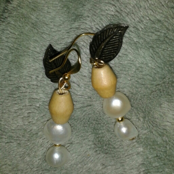 Handmade Freshwater Pearl Earrings w Leaflets - Picture 2 of 4