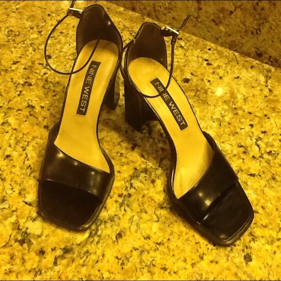 Nine West black leather sandals