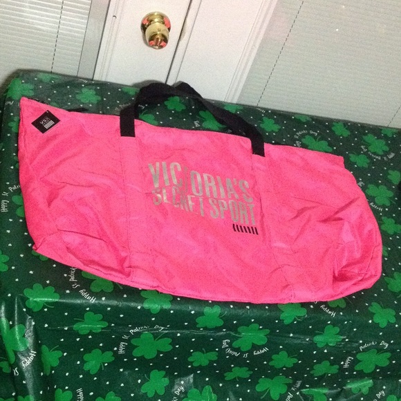 Victoria's Secret overnight bag - Picture 1 of 4