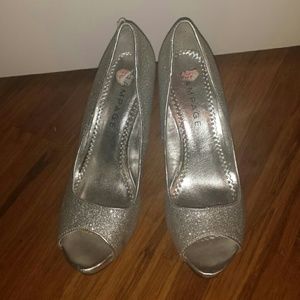 Silver glittery Rampage shoes size8 1/2