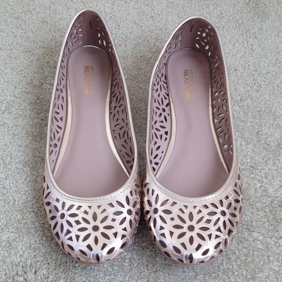 Kenneth Cole Reaction Gold flower cut out flats
