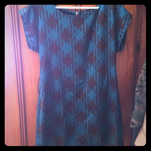 Green and brown silky tunic - Picture 1 of 4