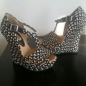Steve Madden black and white platform wedges