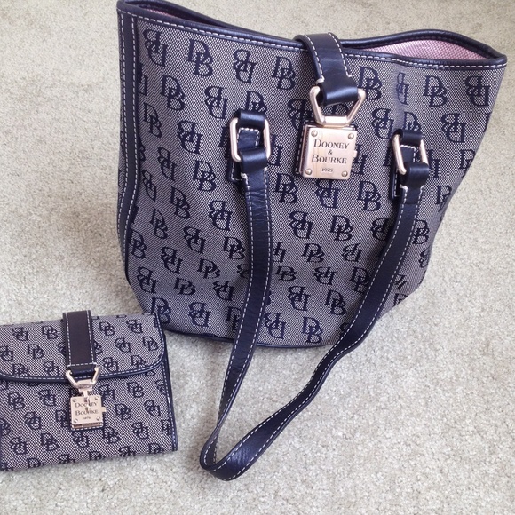 Dooney & Bourke Black purse & wallet