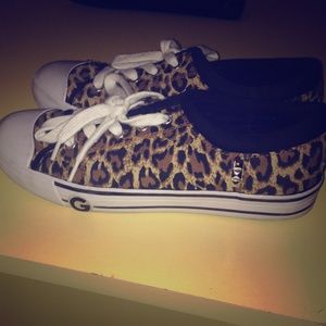 Guess leaopard sneakers!🐆