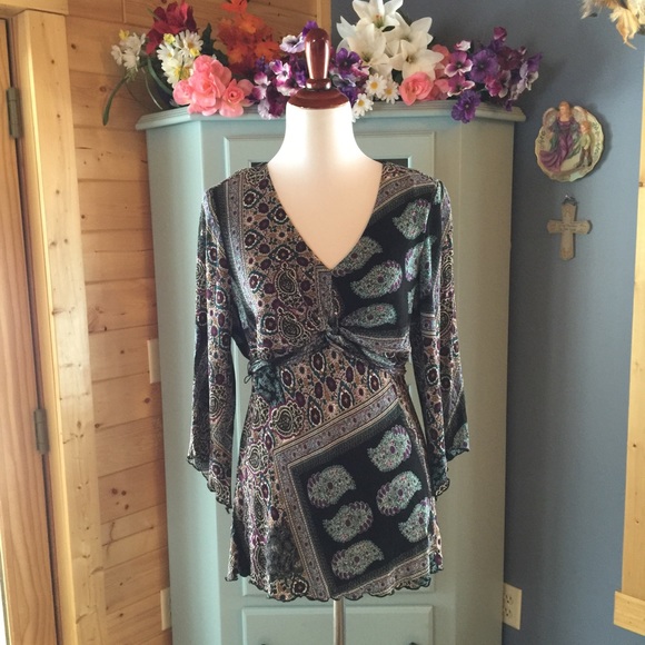 Dress Barn Tops - DressBarn Beautiful Blouse w/Tie Back Sash!
