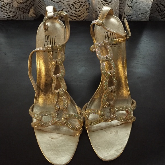 Dainty Sandal - Picture 1 of 2
