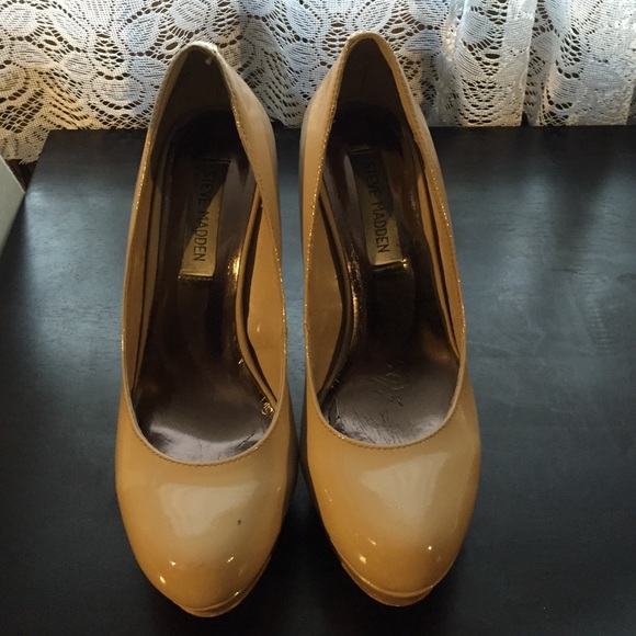 Nude Patent Pump - Picture 1 of 3