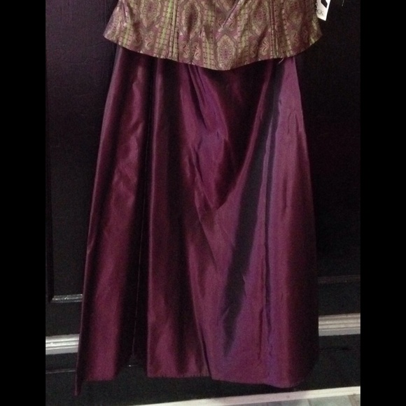2 pc. Skirt: size 11.  Top: size 13 - Picture 2 of 4