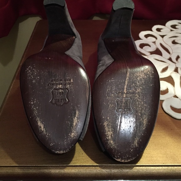 SOLD! Stuart Weitzman grey suede peep toe heel - Picture 3 of 4