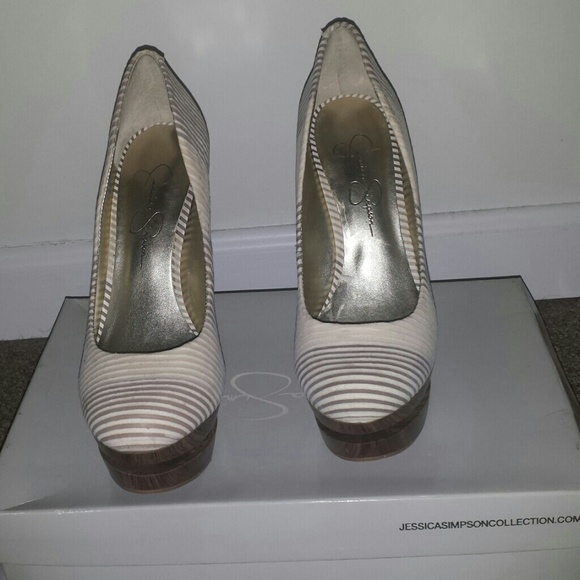 Jessica Simpson Colie Size 7.5