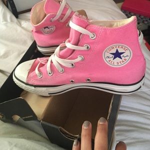 Pink converses. Size 7.5