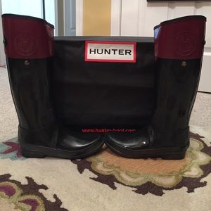 NWOT Hunter "Very Berry Regent Carlisle" boot