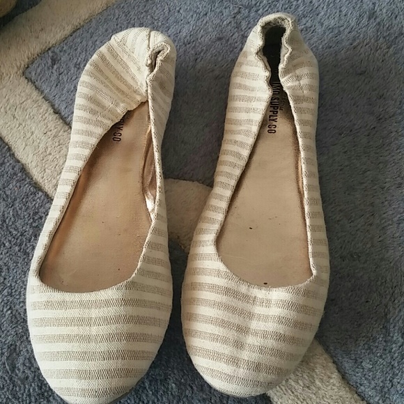 Flats - Picture 1 of 2