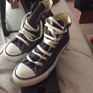 Navy converses. Size 7 in woman