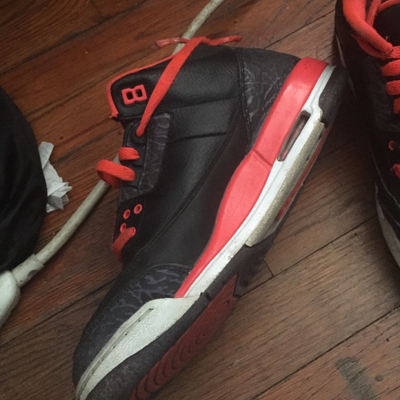 Jordan 3s - Picture 2 of 4