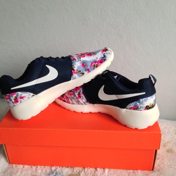 Nike Shoes - Brand New Rare Floral Custom Nike Roshe Run