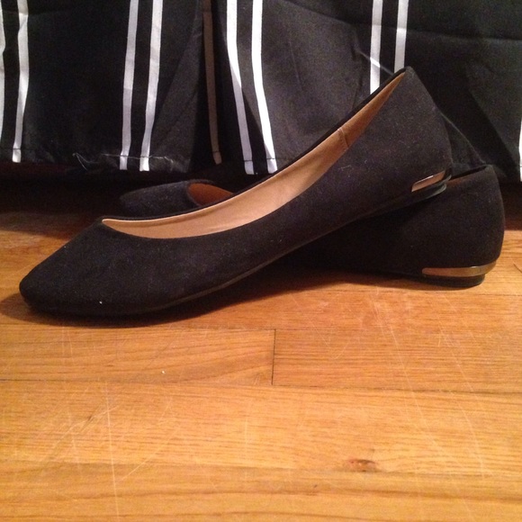 Cute black flats!