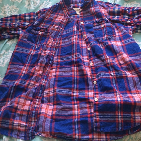 Buttons up plaid shirt