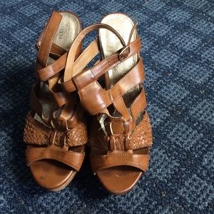 Baker light brown wedges