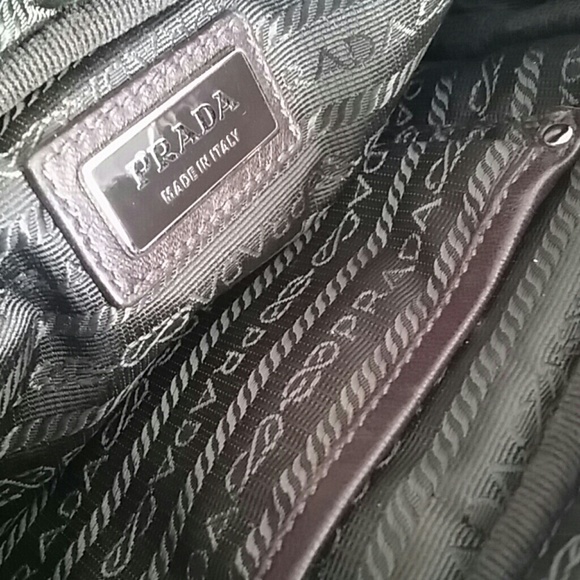 PRADA CROSSBOSY, AUTHENTIC - Picture 3 of 4