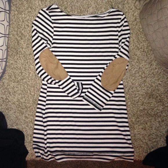 B&W Striped long sleeve shirt