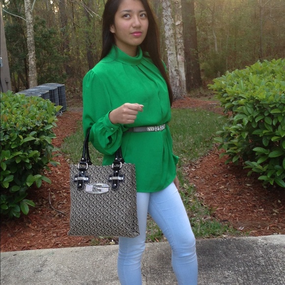 Green neck long sleeved silk blouse
