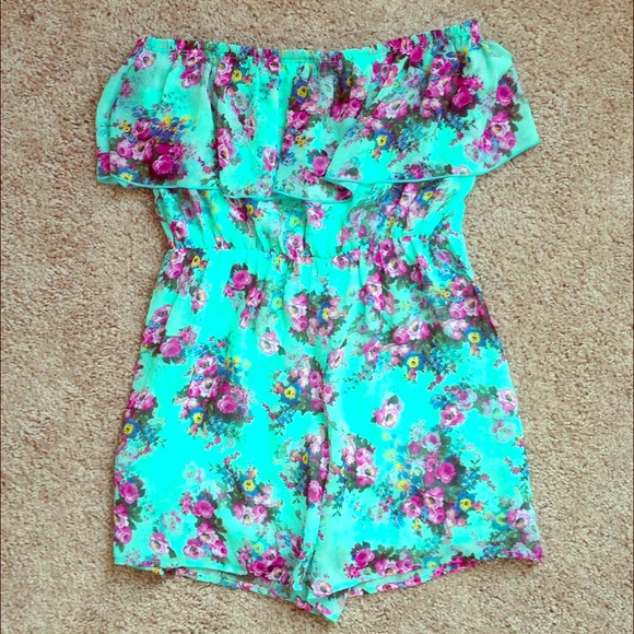 🚫SOLD🚫 Size S - strapless floral romper