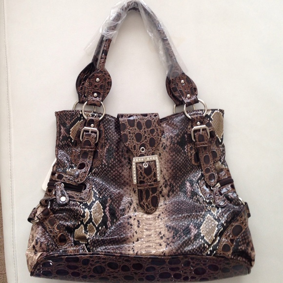 This Snakeskin Leatherette Handbag is Fab