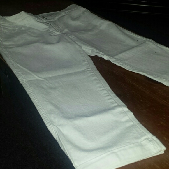 White denim crop pants