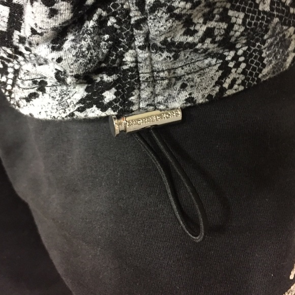 3/4 sleeves snake skin top - Picture 2 of 2