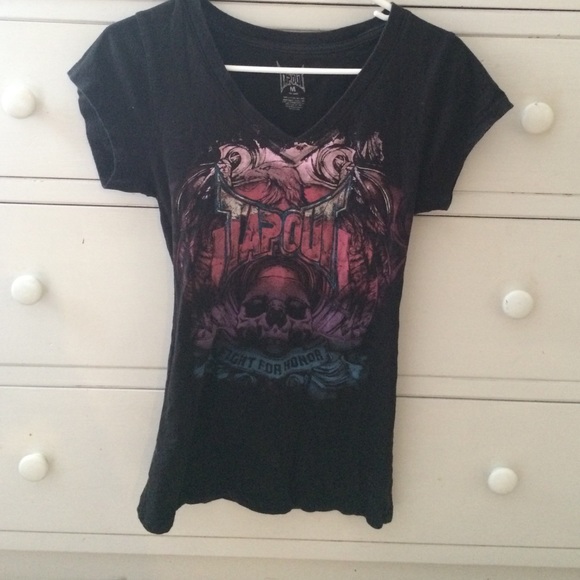 Black TAPOUT t-shirt 💜