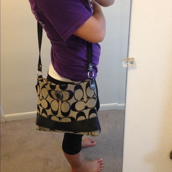 Authentic Coach cross body bag - Picture 2 of 2