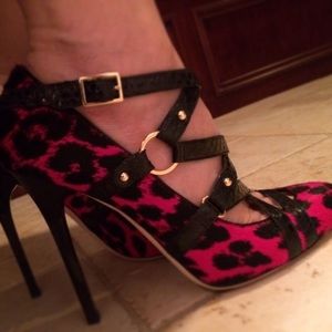 Gorgeous Jimmy Choo Jazz pumps do not fit me. :(