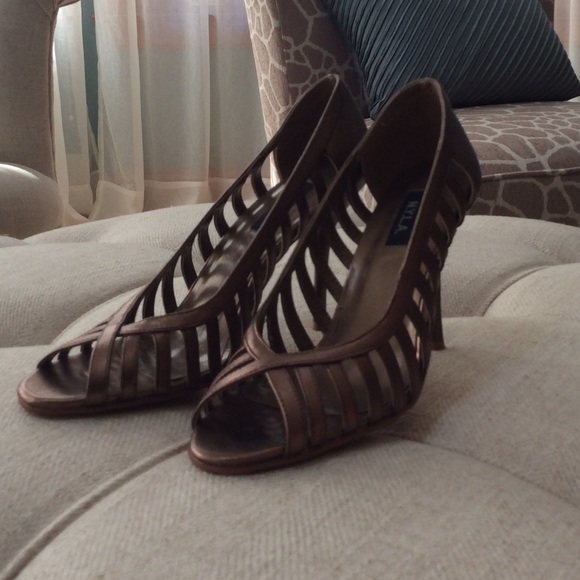Bronze strappy heel