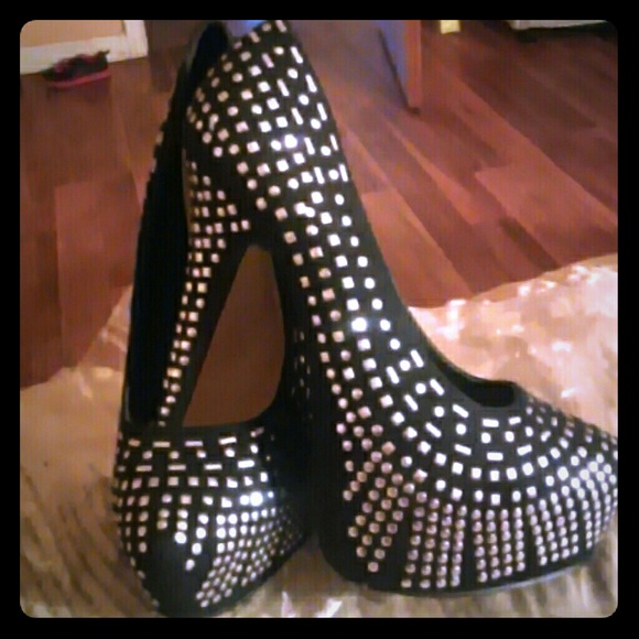 NWOT SEXY BLACK BLINGED OUT HEELS!