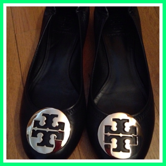 Tory Burch Shoes - AUTH💕Tory Burch Reva flats💕Black and gold 7 1/2