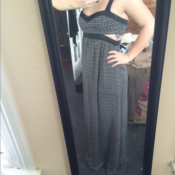 Mod cloth maxi cutout dress - Picture 3 of 4
