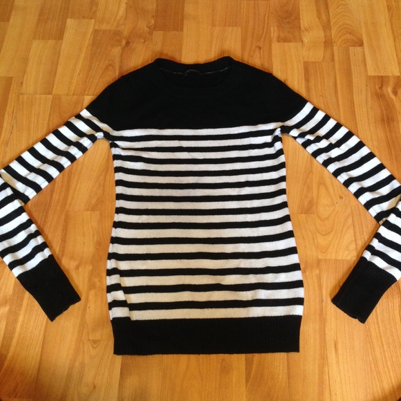 Long sleeve tee by Express