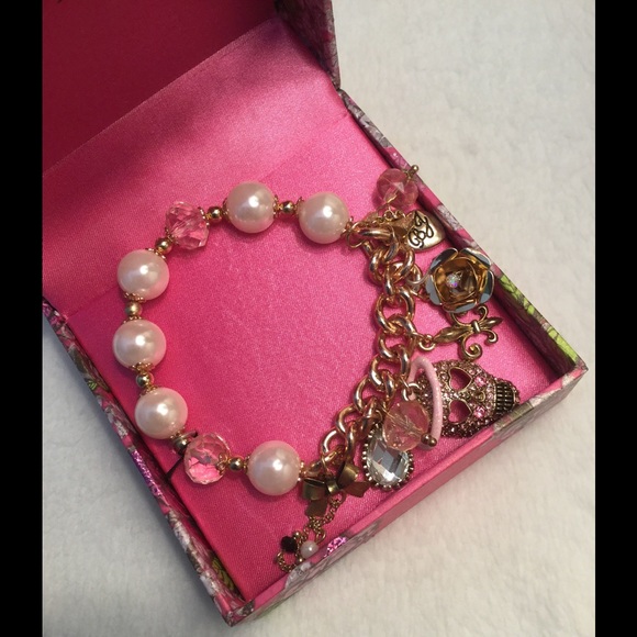 NEW - Betsy Johnson - Bracelet 💖 - Picture 2 of 4