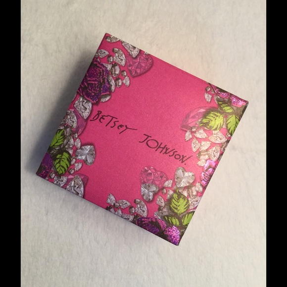 NEW - Betsy Johnson - Bracelet 💖 - Picture 3 of 4