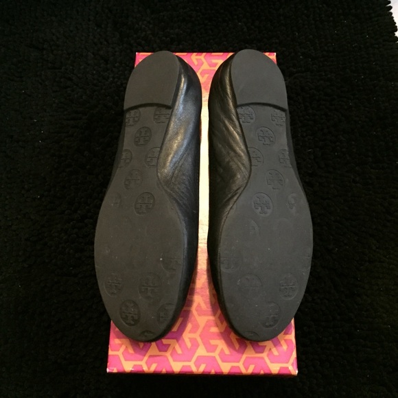 ⛔️SOLD⛔️Tory Burch Reva flats - Picture 2 of 4