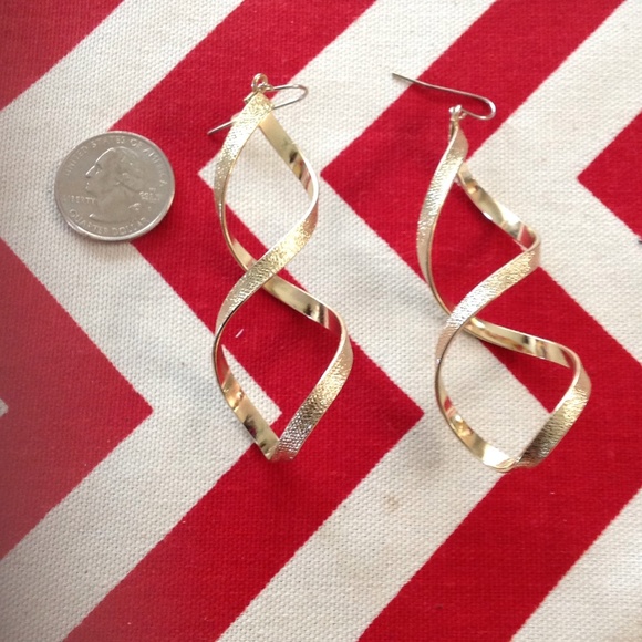 Gold swirl earrings.