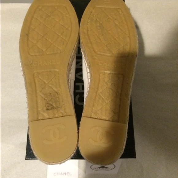 ✨SOLD✨CHANEL 15S WHITE W/BLACK CAPTOE LEATHER E - Picture 3 of 3