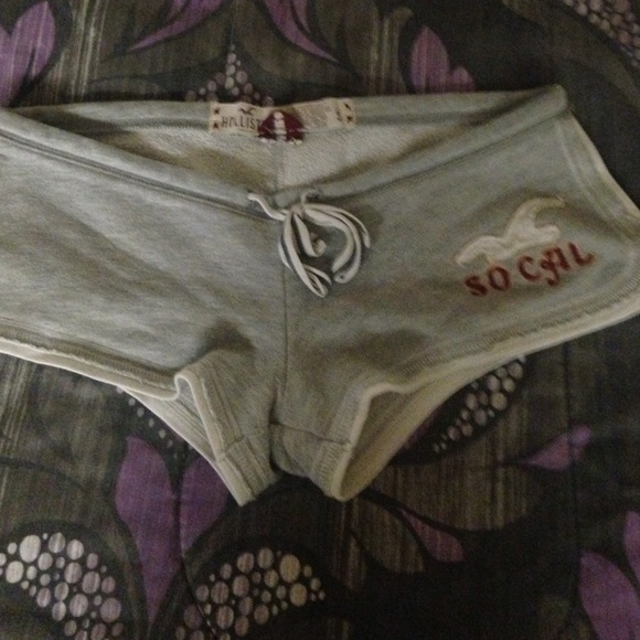 Hollister Sweat Shorts - Picture 2 of 4