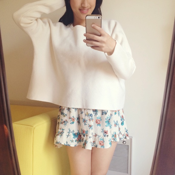 💌SOLD💌 Brandy Melville Debbie Sweater - Picture 4 of 4