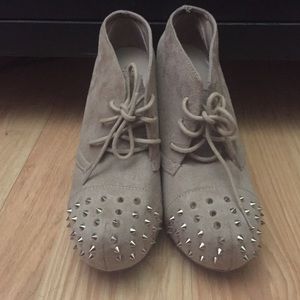 Beige gold studded wedges