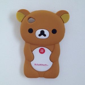Adorable bear case for iPod touch 4!