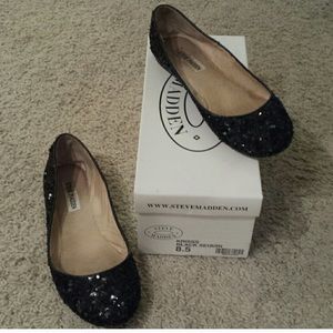 Steve Madden flats ; black