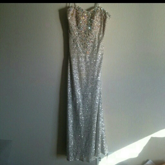 Beautiful Da Vinci prom dress